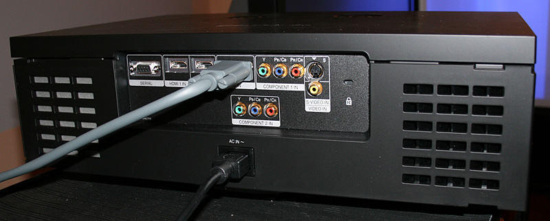 Illustration for article titled 1080p Smackmodo Pits Panasonic vs. Epson Projectors